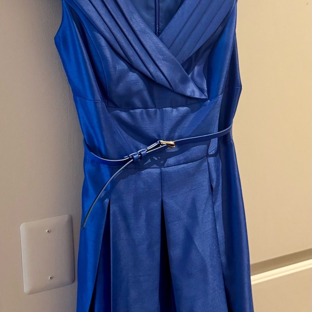 Sophisticated Tahari Blue Sleeveless Dress with Belt